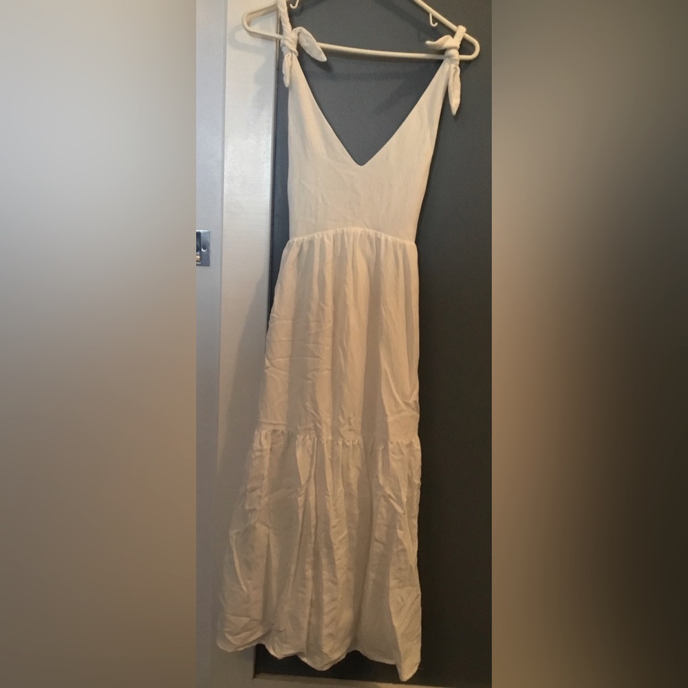 White sundress, L
